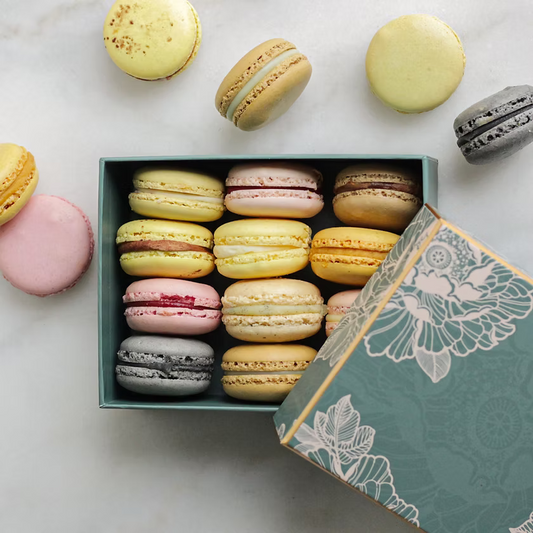 Assortiment de 12 macarons à offrir - Le Jardin Sucré