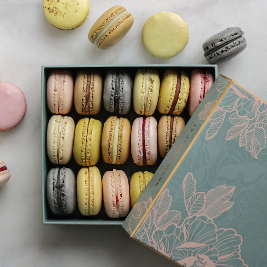 Assortiment de 18 macarons à offrir - Le Jardin sucré