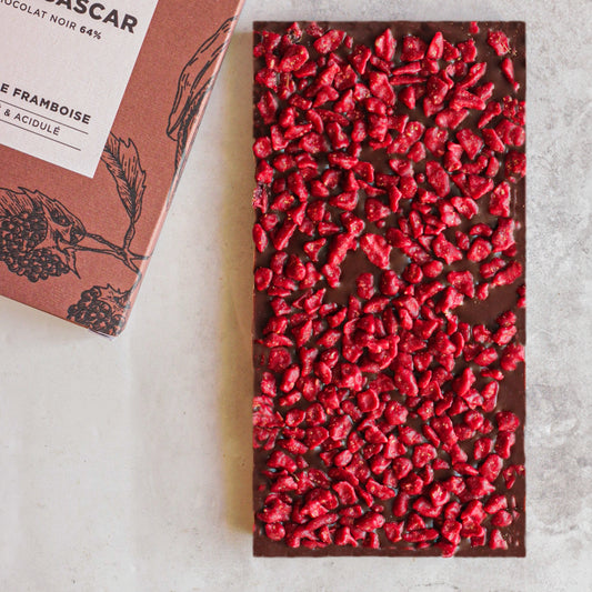 Tablette Chocolat Noir & Éclats de Framboise conçue dans l'Atelier de Cernay-la-ville - Le Jardin Sucré