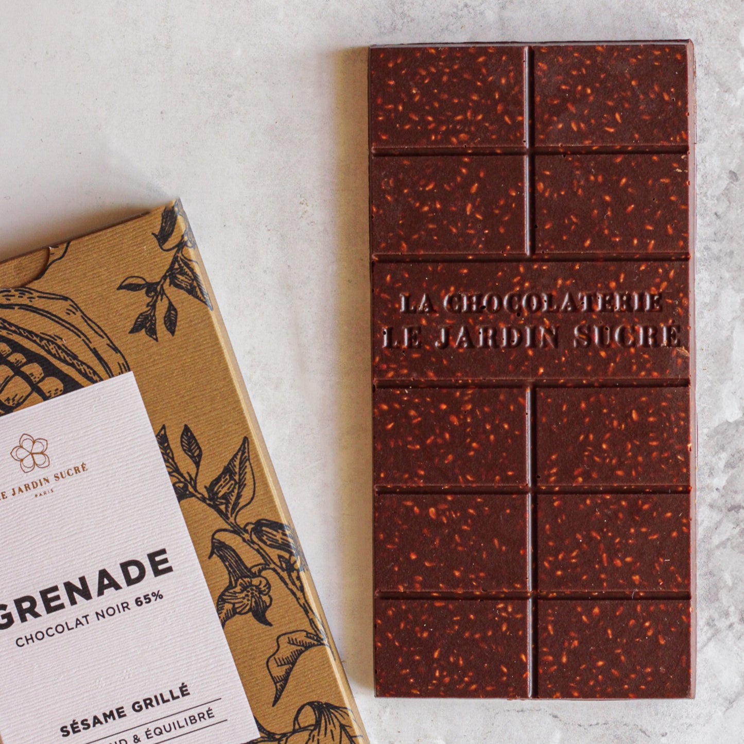 Tablette Chocolat Noir & sésame grillé fabriquée dans l'Atelier de Cernay-la-Ville - Le Jardin Sucré