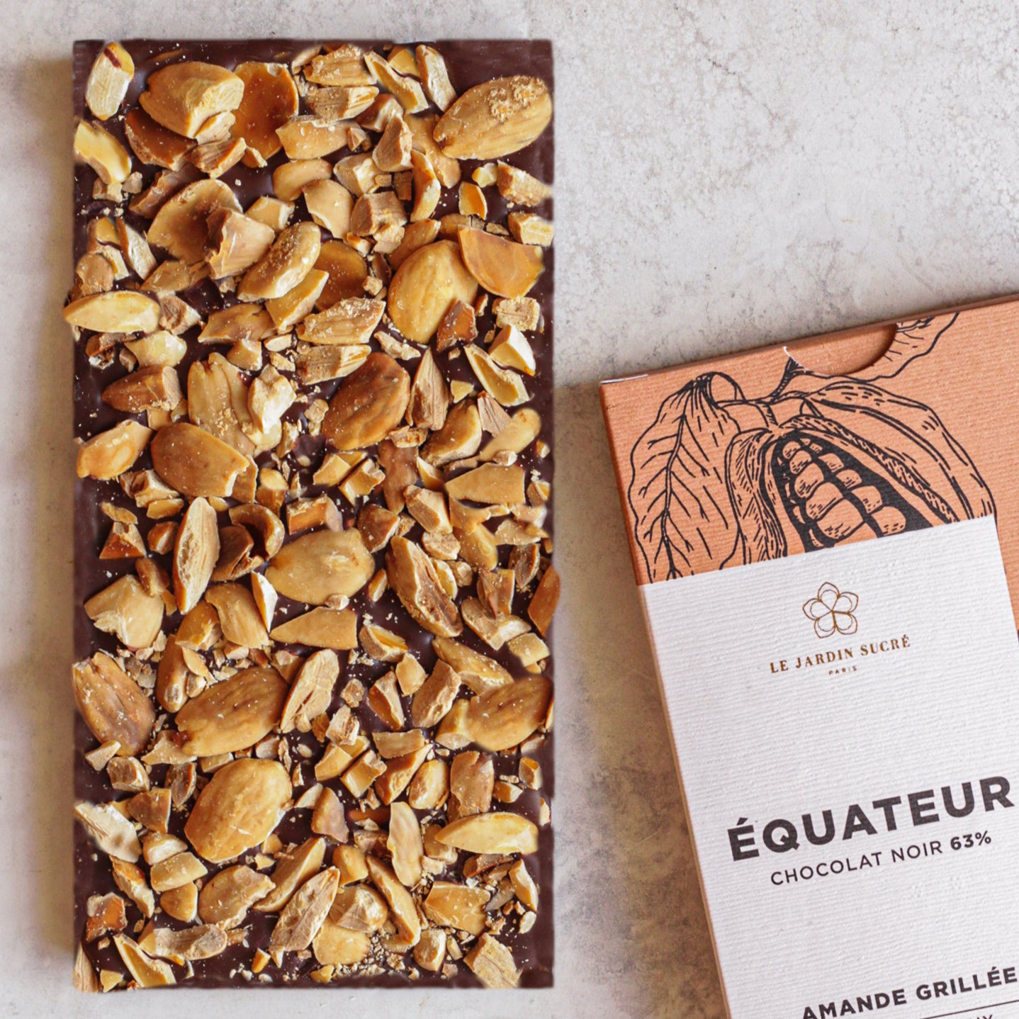 Tablette chocolat noir & amandes grillées réalisée à l'Atelier de Cernay-la-ville - Le Jardin Sucré