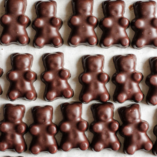 Ourson guimauve au chocolat noir ou au lait et une guimauve à la vanille de Madagascar